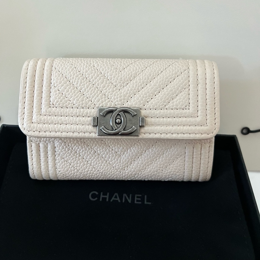CHANNEL card holder